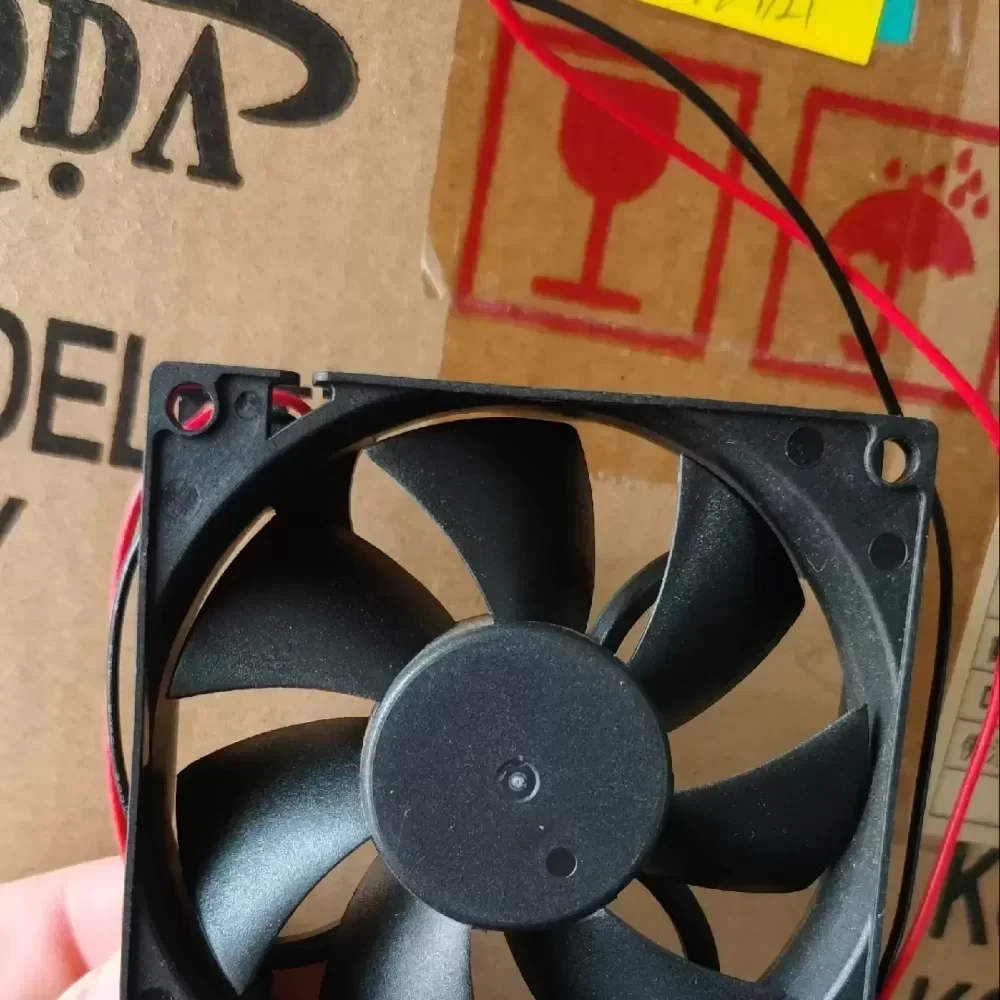 AD0824VB-A71GP ADDA 8025/24V fan AD0824VB-A71GP ADDA 8025/24V fan