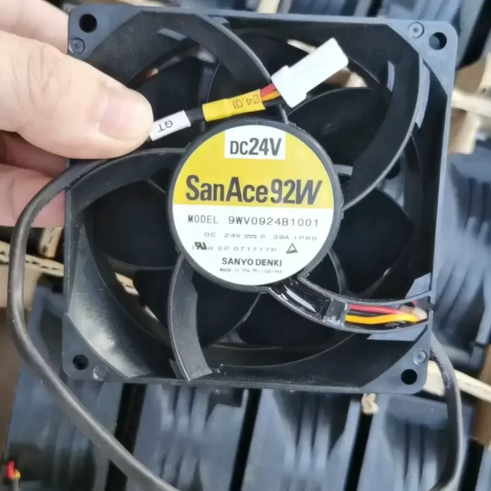 Sanyo 9WV0924B1001 9238/24V three-wire fan