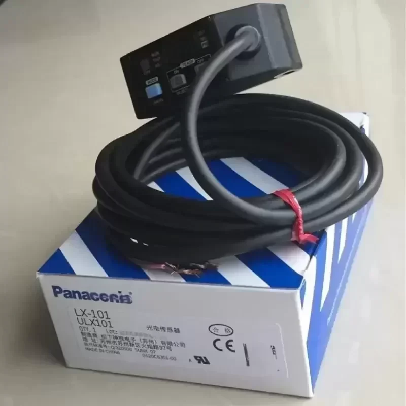 Color Mark Sensor LX-101 with CN-24B-24BL-C2-C5 Cable Jumper