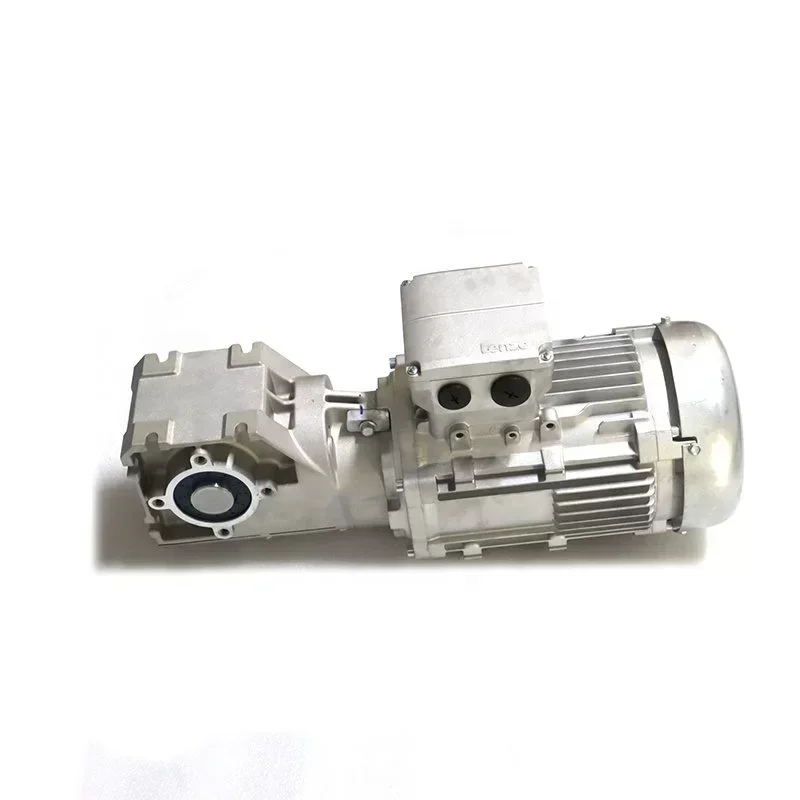 Lenze Gear Motor 16922900 G50BB111MHAR2C00 Lenze Servo Motor Lenze Gear Motor 16922900 G50BB111MHAR2C00 Lenze Servo Motor