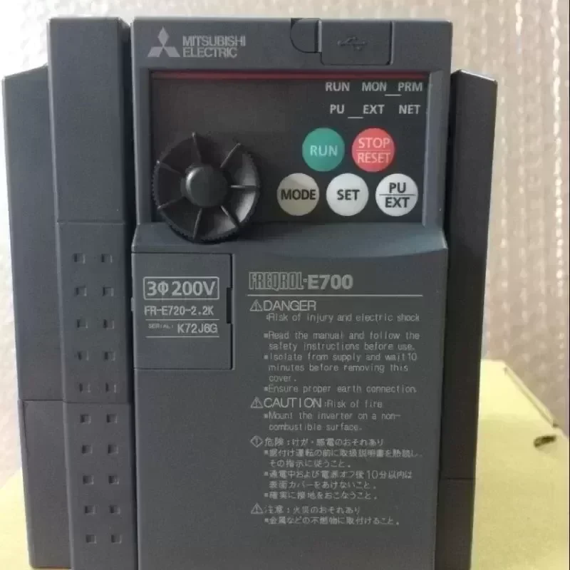 Mitsubishi Inverter FR-E720-2.2K 3-Phase 220V AC Motor Lightweight Universal Type Series FR-E720 Series Mitsubishi Inverter FR-E720-2.2K 3-Phase 220V AC Motor Lightweight Universal Type Series FR-E720 Series