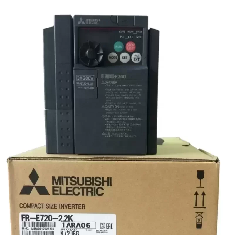 Mitsubishi Inverter FR-E720-2.2K 3-Phase 220V AC Motor Lightweight Universal Type Series FR-E720 Series